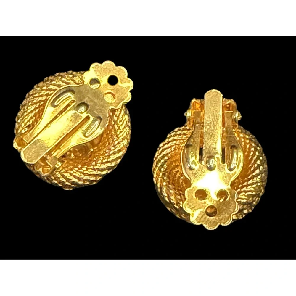 Vintage 1960s Clear Rhinestone Cluster Clip On Earrings Gold Tone Mesh Wreath
